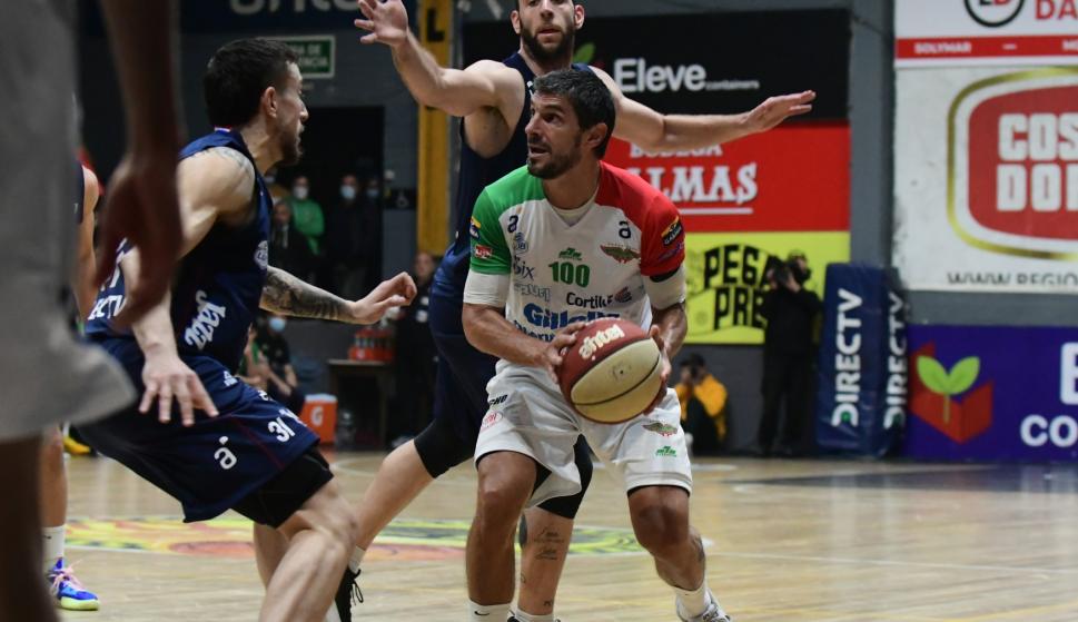 Uruguayan Basketball League Aguada and Nacional for the point that