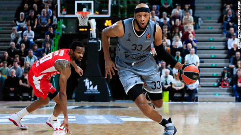 Lyon's Payne and Belgrade's Kevin Punter during the Euroleague match between ASVEL and Crvena Zvezda on January 10, 2020 in Villeurbanne, France.