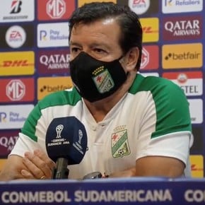 What did the DT of Oriente Petrolero say after eating ten goals
