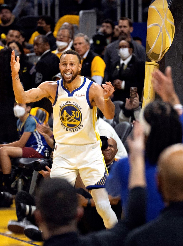 Curry had 34 points.  But... (AP)