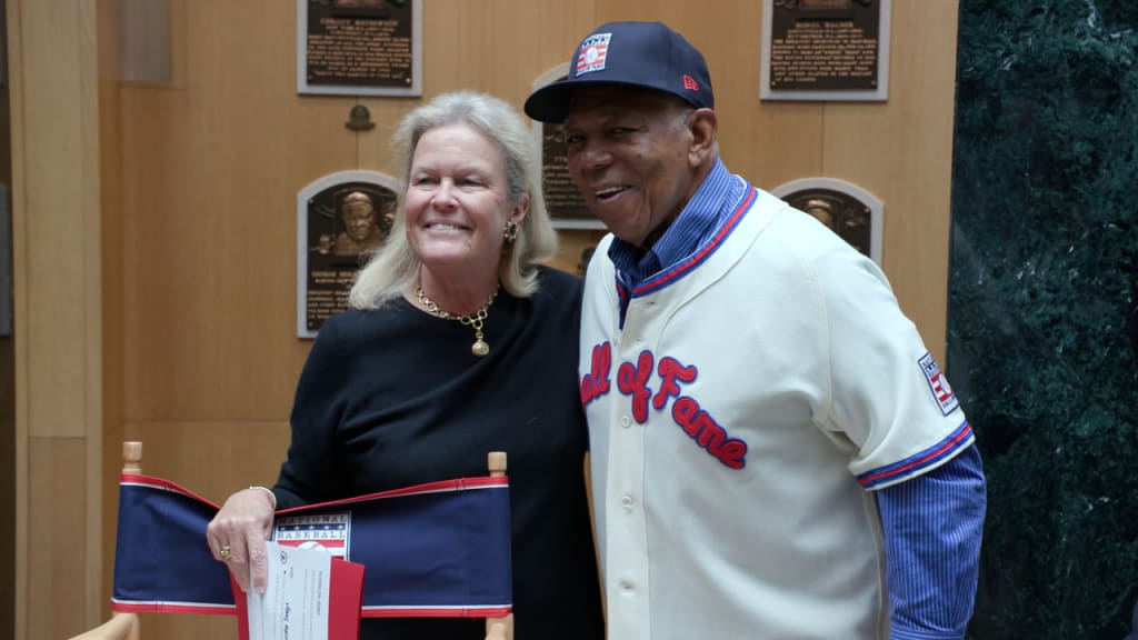 LAST MINUTE Cuban baseball legend RECEIVED VISA and traveled to