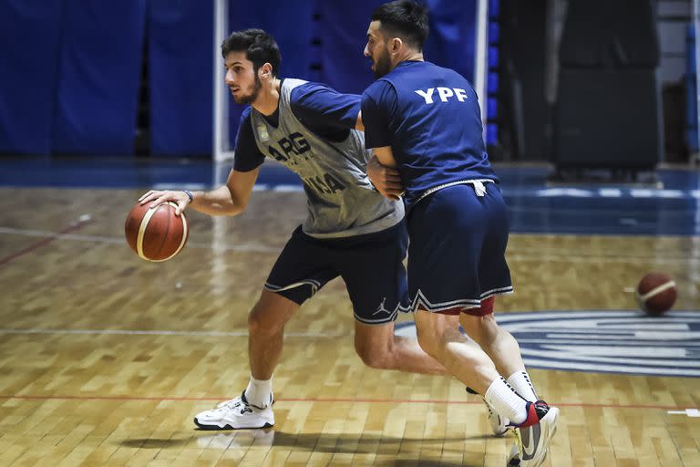 Fight of Cordoba bases in the NBA: Leandro Bolmaro against Campazzo, in one of the training sessions prepared by Néstor "Che" Garcia.