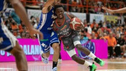Athletics win second game and tie PR Basketball Final Series - Momento Deportivo RD