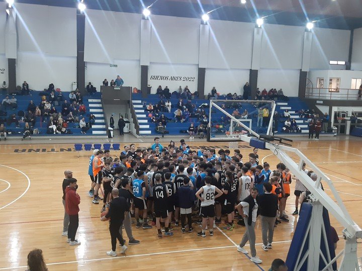 Campazzo and Laprovittola played with 100 boys
