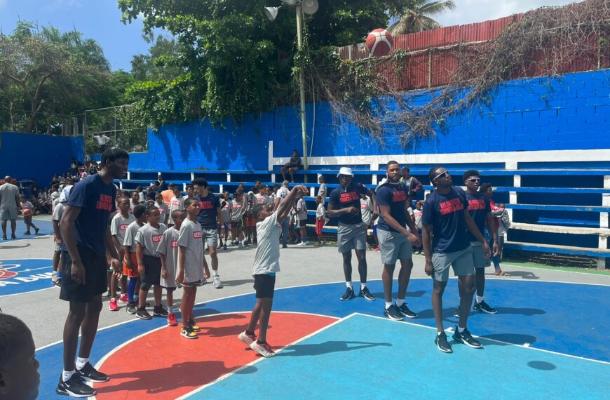 Saint John’s University teaches basketball clinic in Guachupita – Momento Deportivo RD