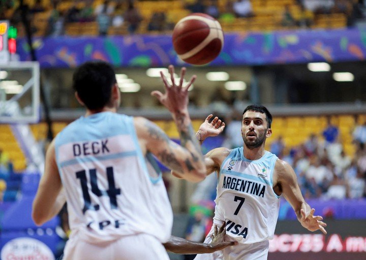 Gabriel Deck and Facundo Campazzo, against the United States. (Photo: REUTERS/Ueslei Marcelino)