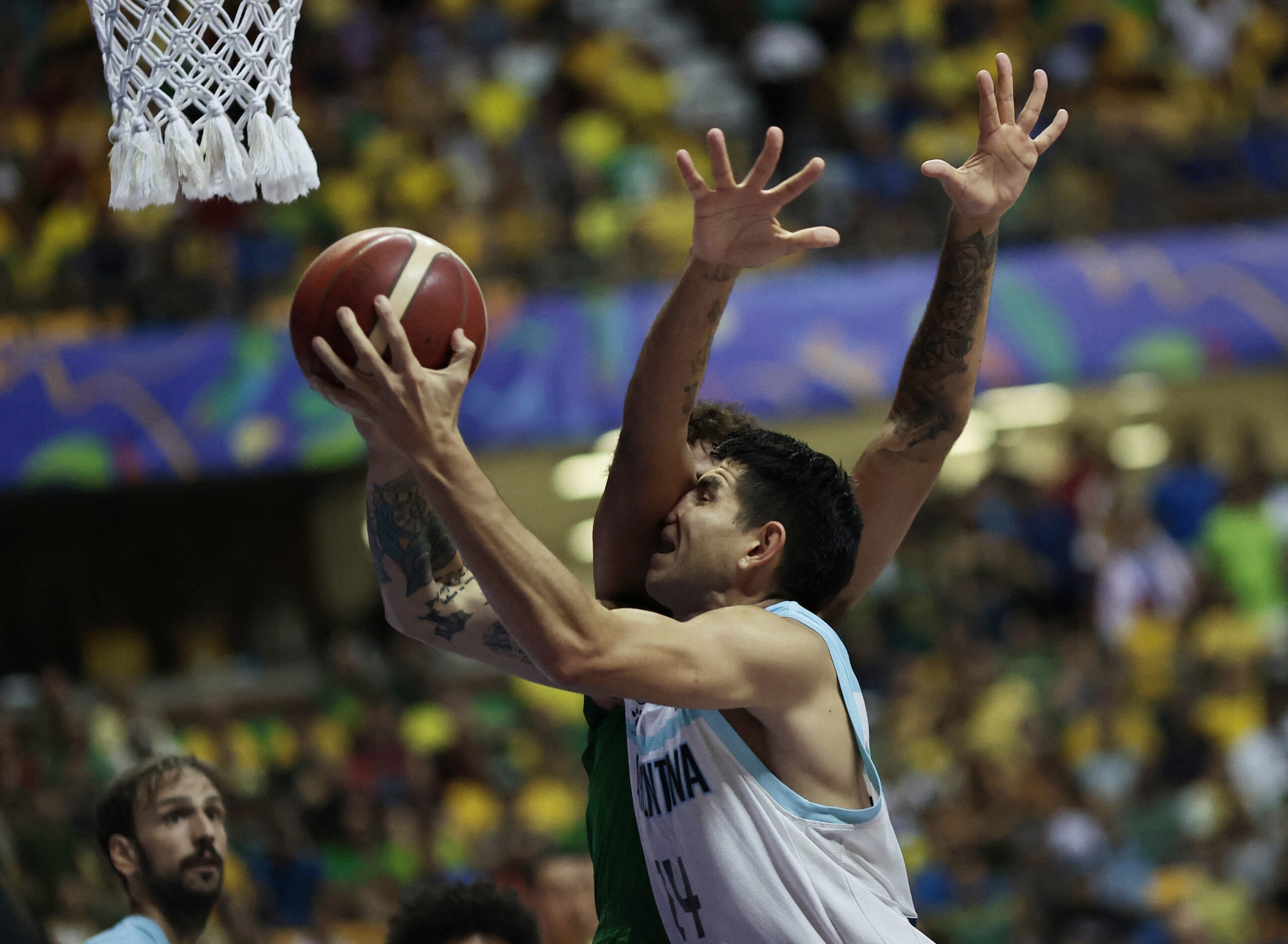 The Argentine basketball team defeated Brazil 75 73 as a visitor scaled