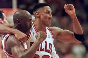 June 1, 1997- Chicago Bulls Michael Jordan (L) and teammate Scottie Pippen (R) walk off the court following their 84-82 victory in Game 1 of the NBA Finals in Chicago