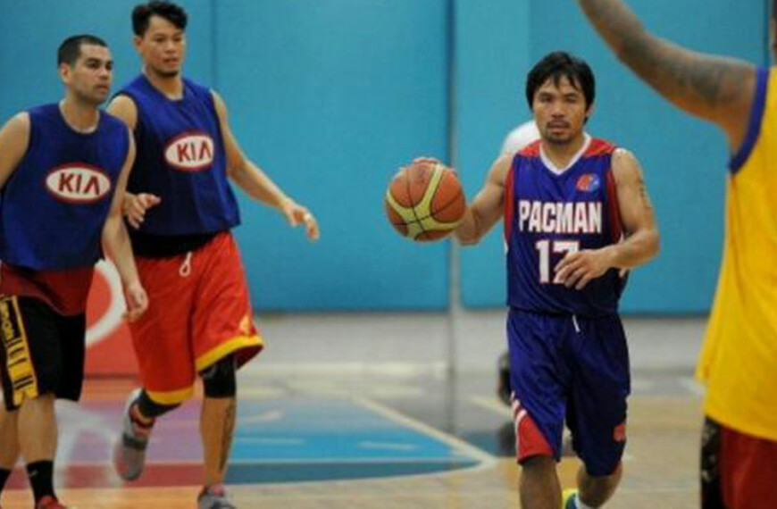 Manny Pacquiao shone on his return to basketball: he hit a triple on the hour and signed a sheet that amazed everyone
