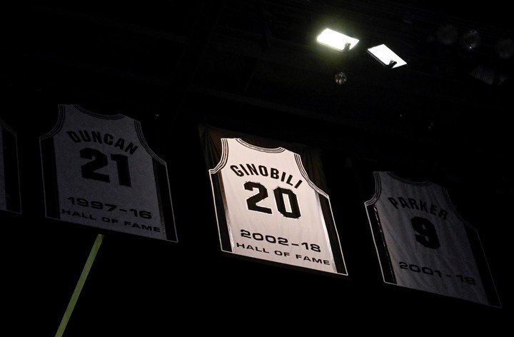 Tribute to Ginobili the Spurs received him as Hall of