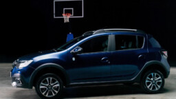 Renault launched the Stepway CAB, a special series in association with basketball