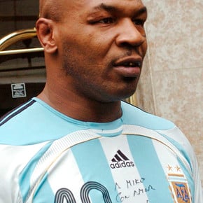 Tyson: "If Canelo dares to touch Messi..."