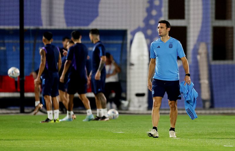 The DT of the Argentine team, Lionel Scaloni, during a training session in the World Cup.  Doha, Qatar.  November 29, 2022. REUTERS/Amr Abdallah Dalsh