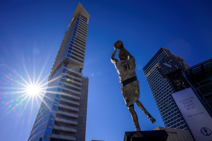 "loyalty never fades", the phrase chosen at the unveiling of the Nowitzki statue.  (REUTER)